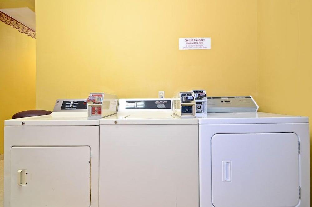 Econo Lodge Louisville Airport Eksteriør bilde