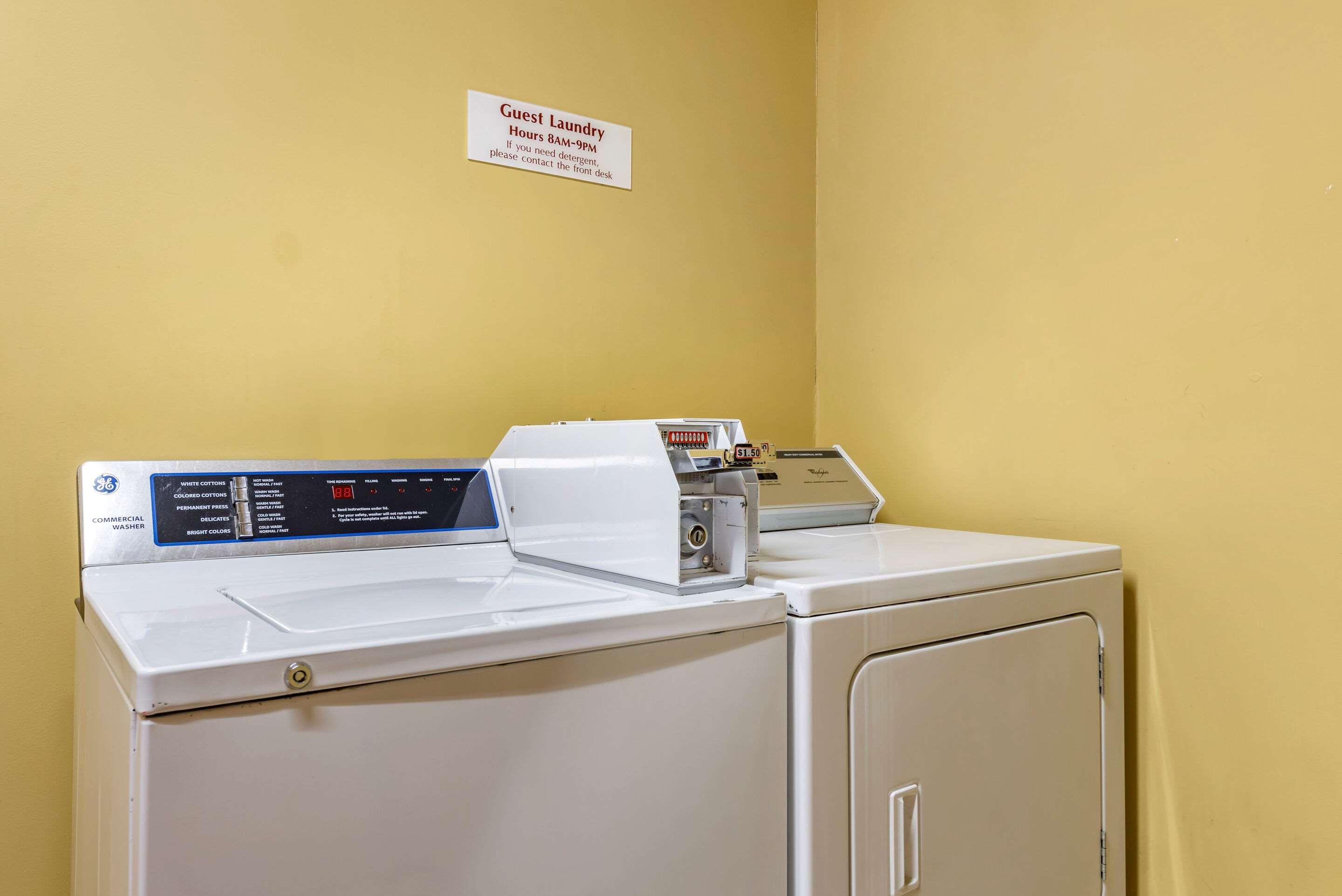 Econo Lodge Louisville Airport Eksteriør bilde