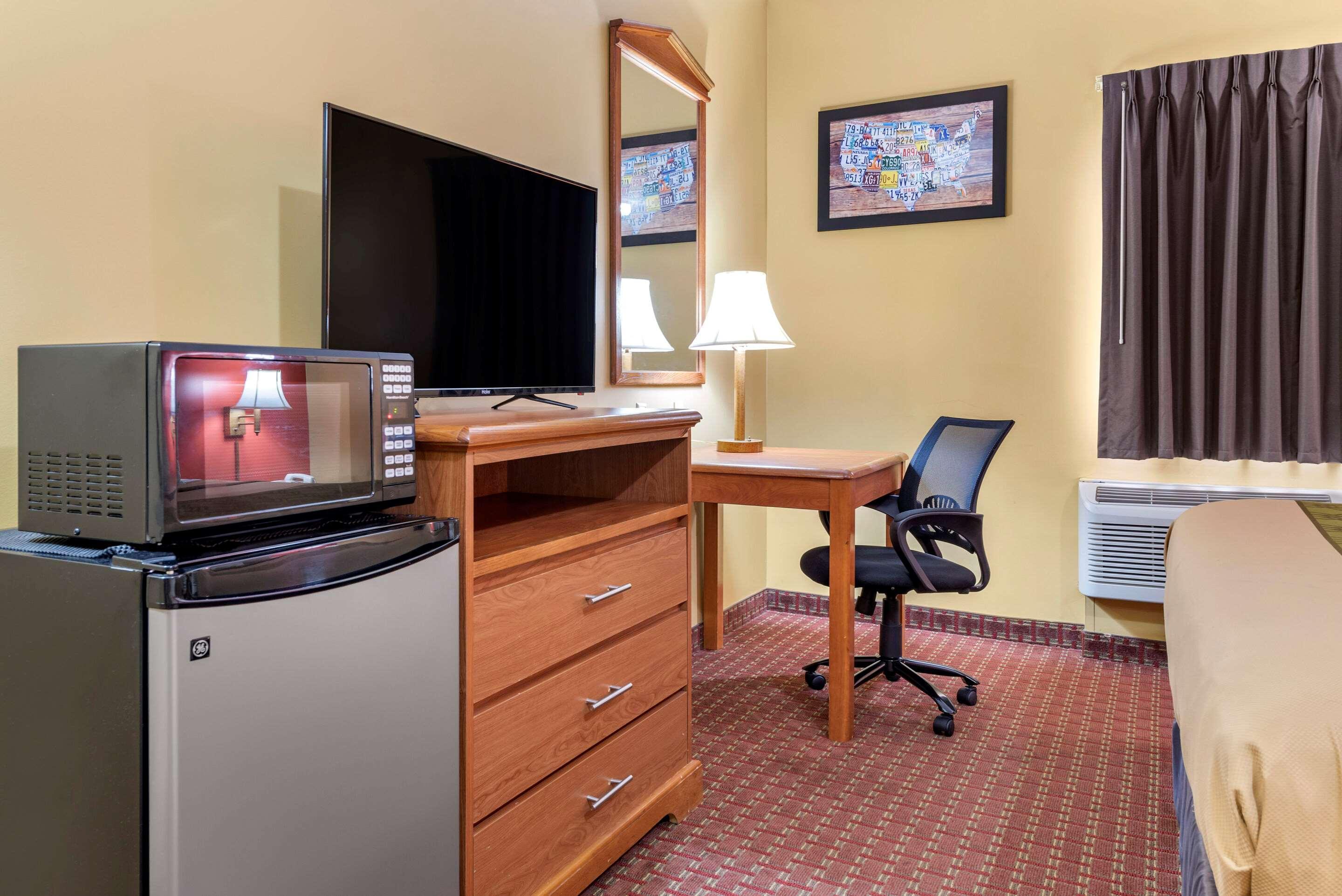Econo Lodge Louisville Airport Eksteriør bilde