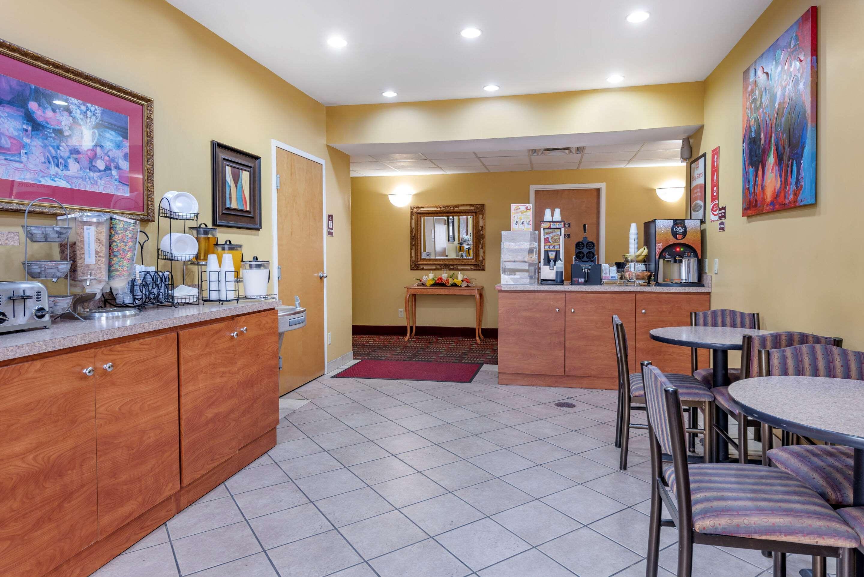 Econo Lodge Louisville Airport Eksteriør bilde