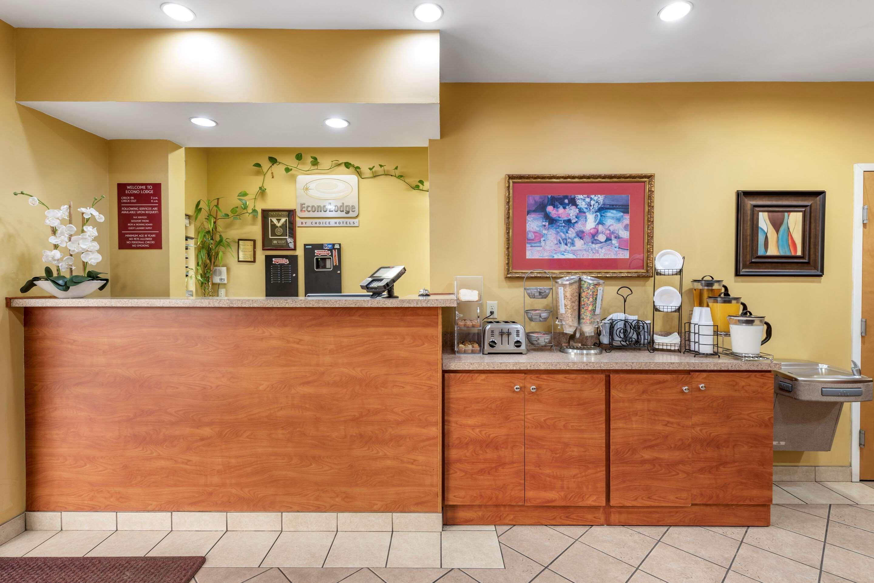 Econo Lodge Louisville Airport Eksteriør bilde